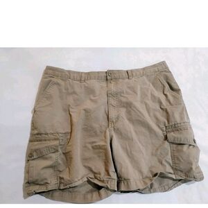 Roundtree & Yorke Men's Khaki Cargo Shorts